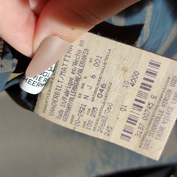 HUGO BOSS THREE BUTTON BLAZER! - Picture 10 of 11